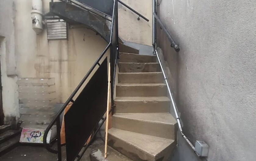 Nettoyage d’un escalier extérieur autour de Noisy-le-Sec